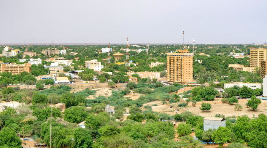 Ofrecemos una amplia gama de opciones de alquiler de automóviles en El Aeropuerto de Niamey